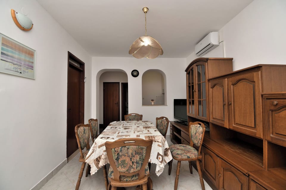 Apartment (A1) | Dining