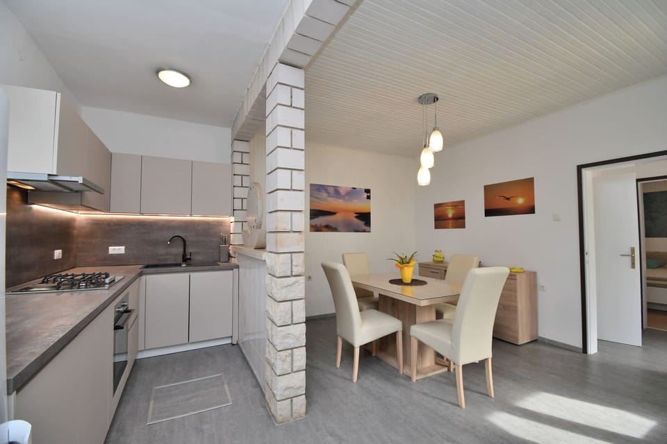 Apartment (A1) | Private kitchen | Fridge, microwave, oven, stovetop