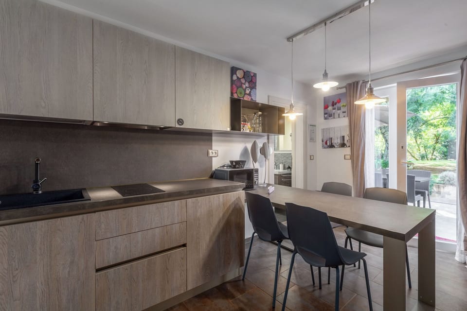 House | Private kitchen | Fridge, microwave, oven, stovetop