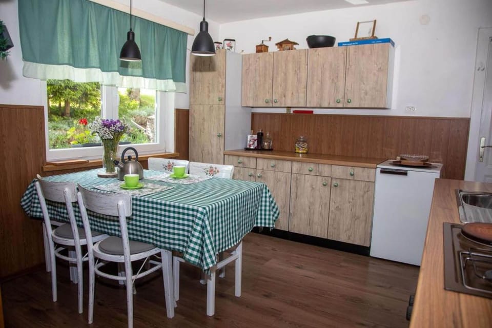 House | Private kitchen | Fridge, oven, stovetop, espresso maker