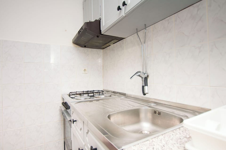 Apartment (A1) | Private kitchen | Fridge, oven, stovetop, espresso maker