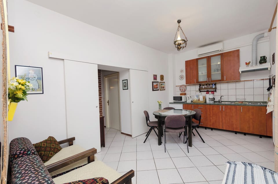 Apartment (A1) | Private kitchen | Fridge, microwave, stovetop, espresso maker