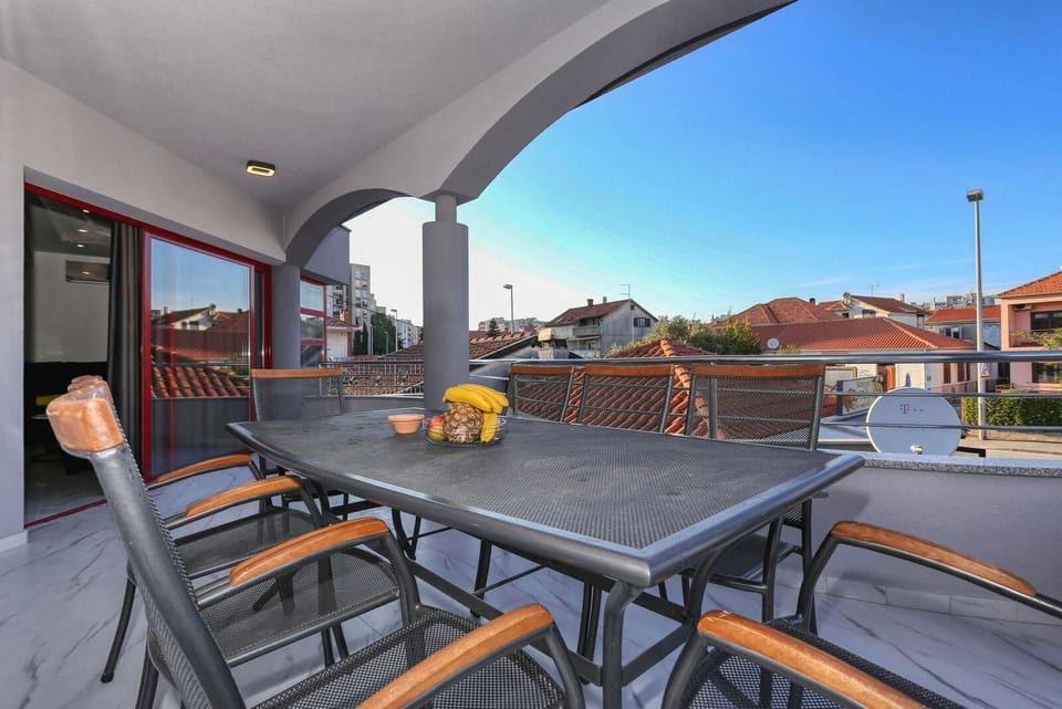 Apartment (A1) | Outdoor dining