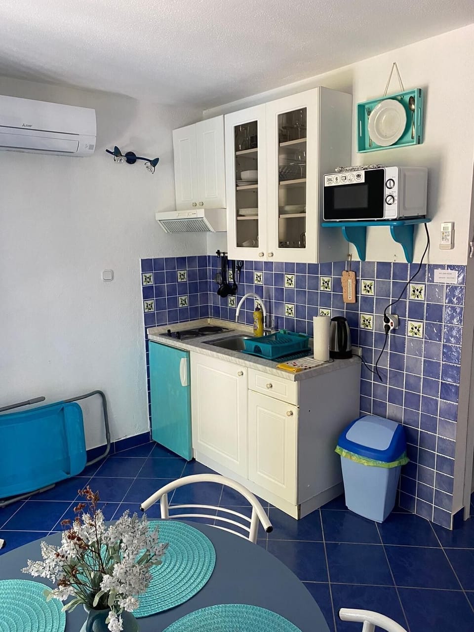 Apartment (A2) | Private kitchen | Fridge, stovetop, cookware/dishes/utensils, freezer