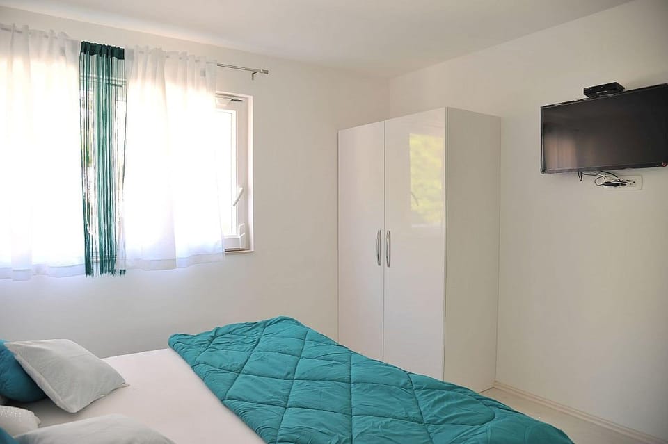 House | Iron/ironing board, free WiFi