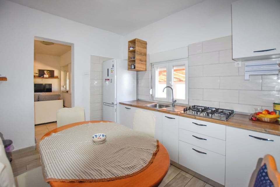 House | Private kitchen | Fridge, stovetop, cookware/dishes/utensils, freezer