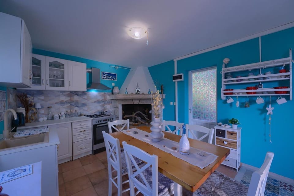 House | Private kitchen | Fridge, oven, stovetop, espresso maker