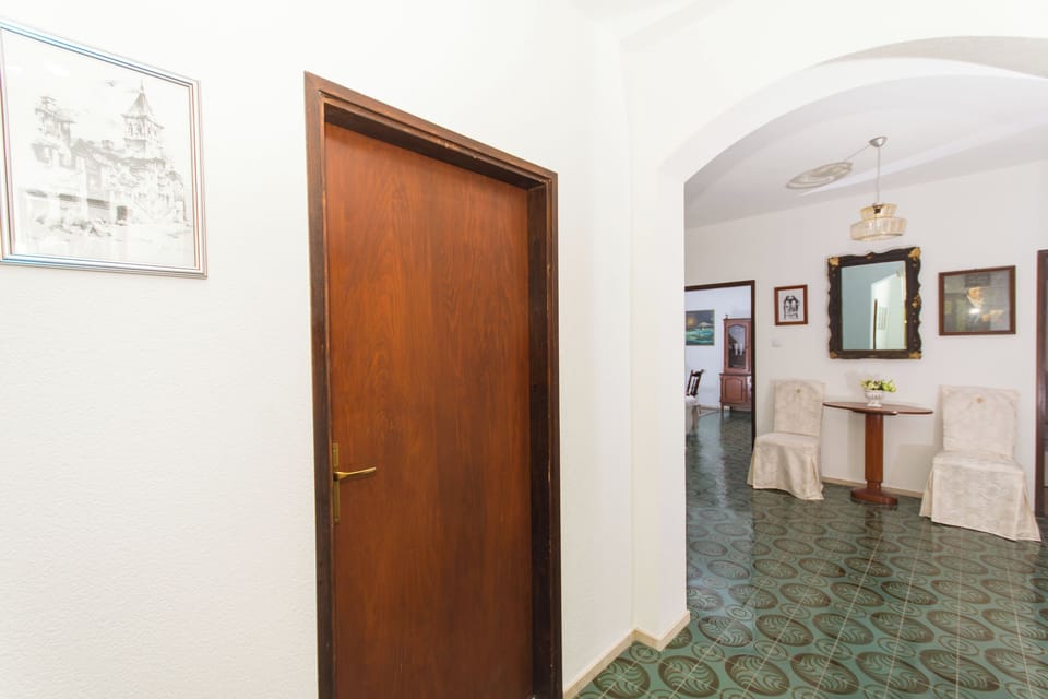 Apartment (A1) | Interior entrance