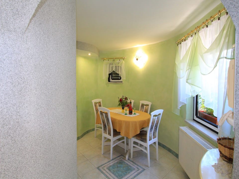 Apartment (A1) | Private kitchen | Fridge, microwave, oven, stovetop