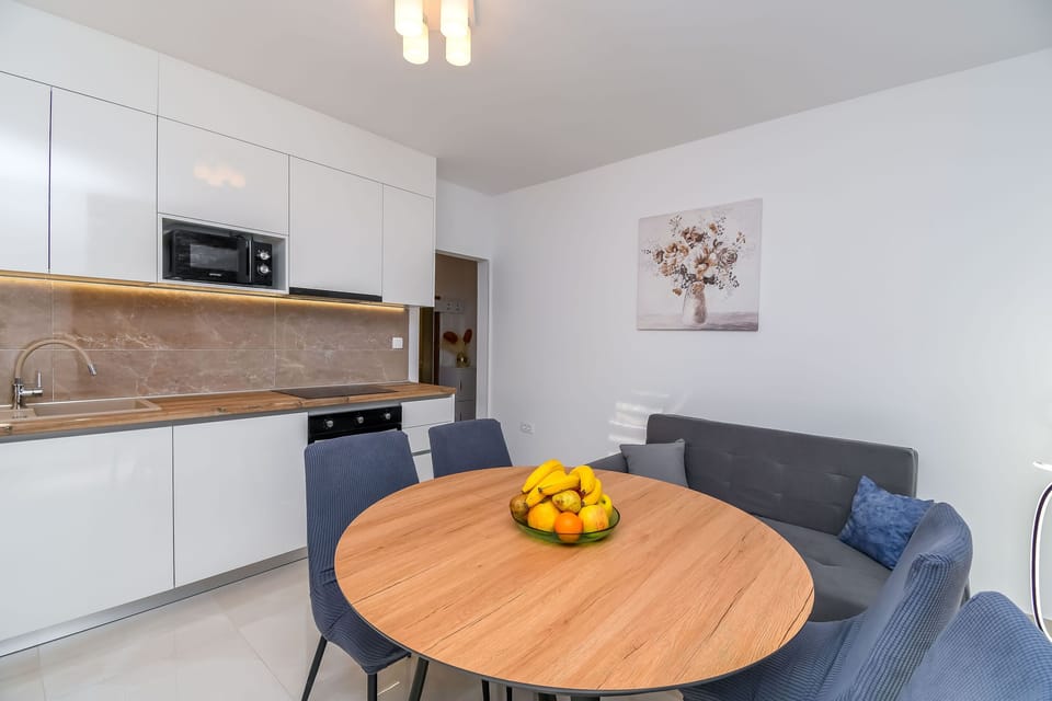 Apartment (A2) | Private kitchen | Fridge, microwave, oven, stovetop