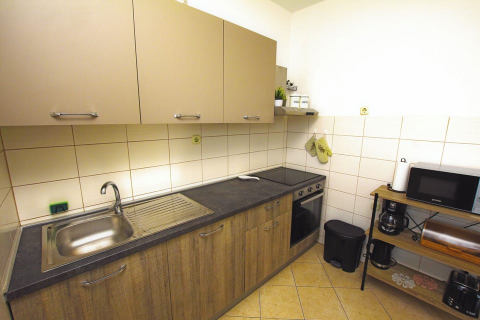 House | Private kitchen | Fridge, microwave, oven, stovetop