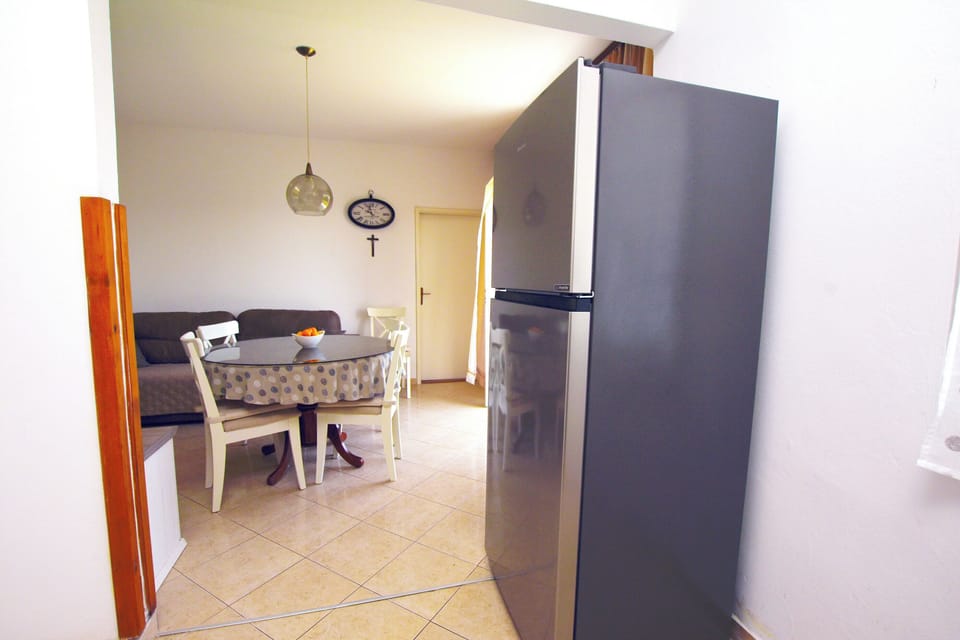 House | Private kitchen | Fridge, microwave, oven, stovetop