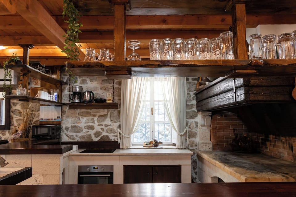 House | Private kitchen | Fridge, microwave, oven, stovetop
