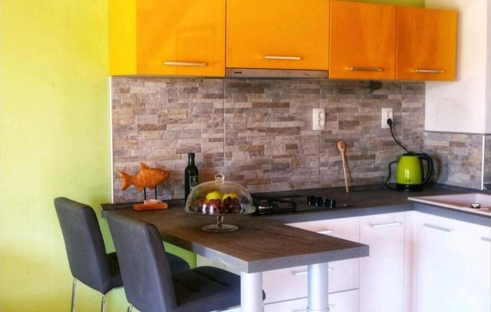 House | Private kitchen | Fridge, oven, stovetop, electric kettle