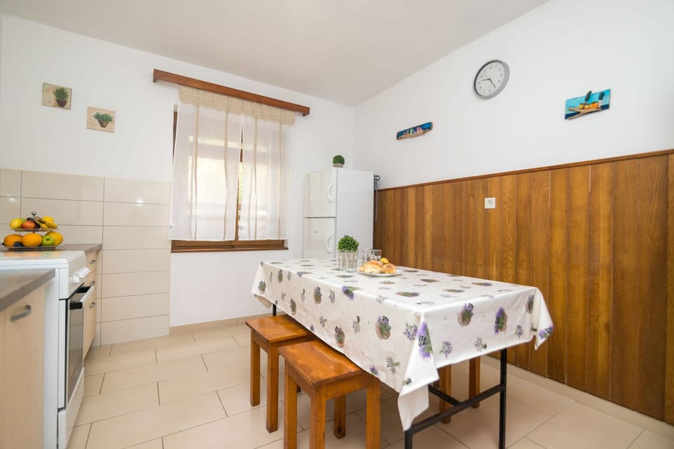 Apartment (A1) | Dining