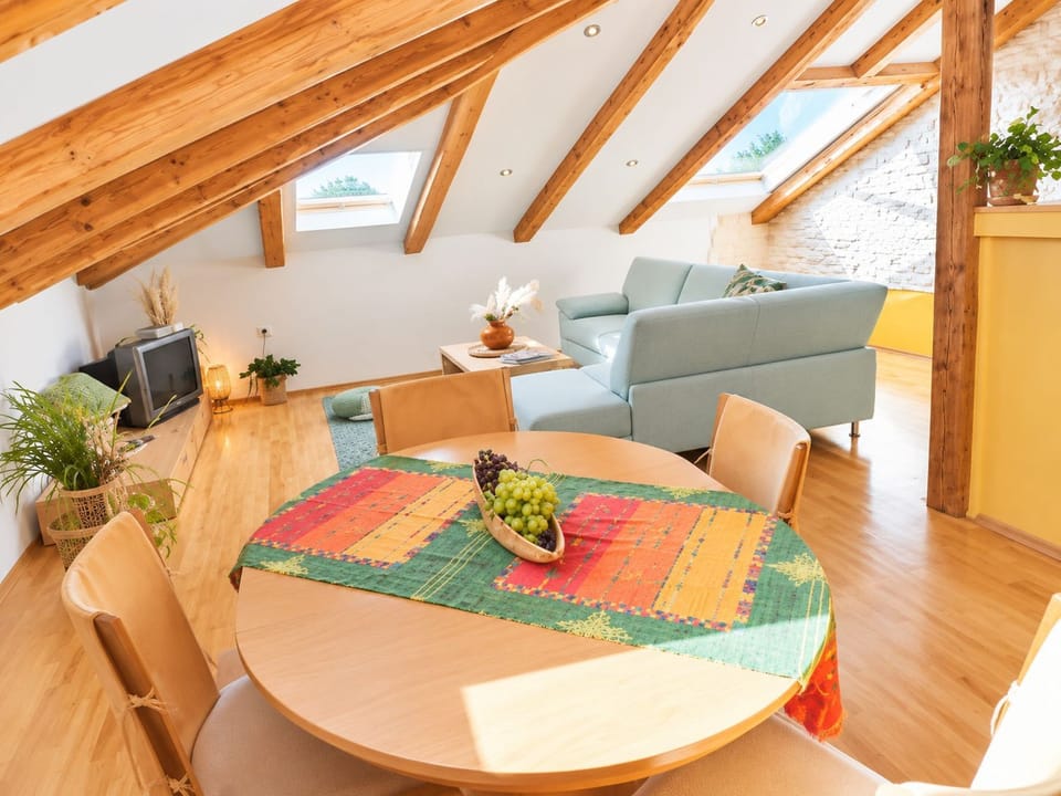 Apartment (A2) | Dining