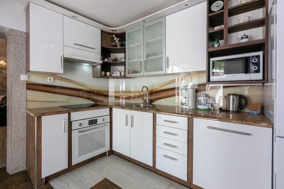 House | Private kitchen | Fridge, microwave, oven, stovetop