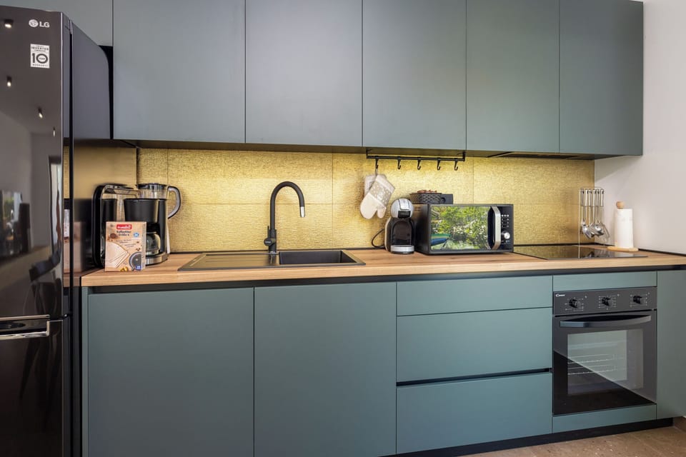 House | Private kitchen | Fridge, microwave, oven, stovetop
