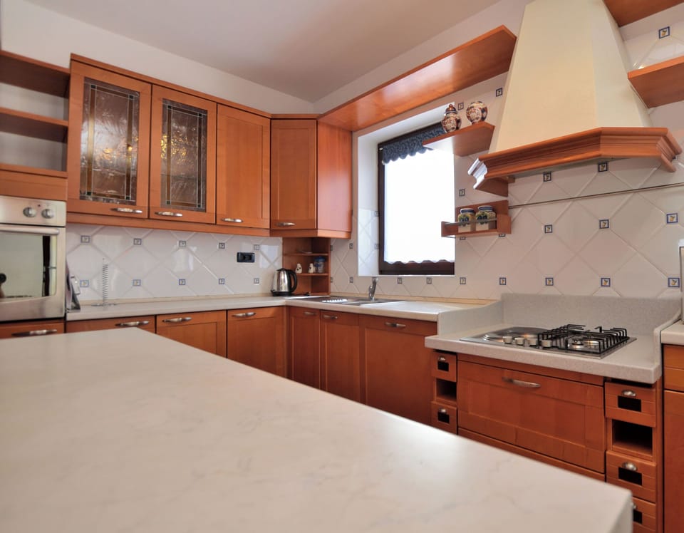 Apartment (A1) | Private kitchen | Fridge, microwave, oven, stovetop