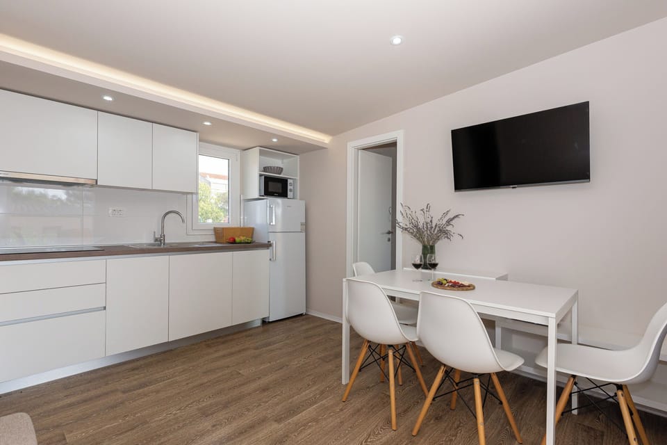 House | Private kitchen | Fridge, microwave, stovetop, dishwasher