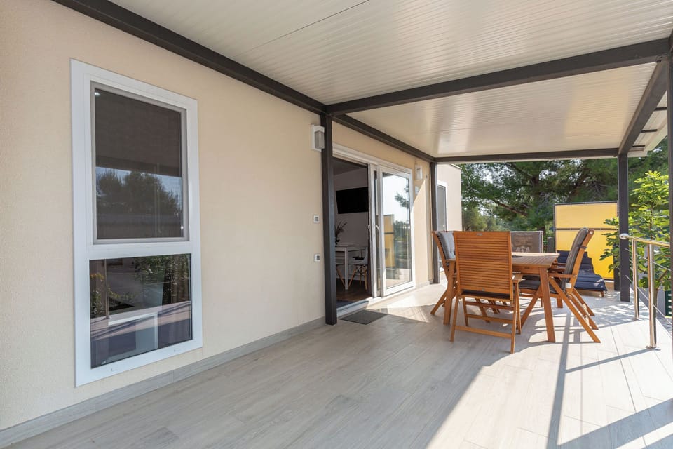 House | Terrace/patio