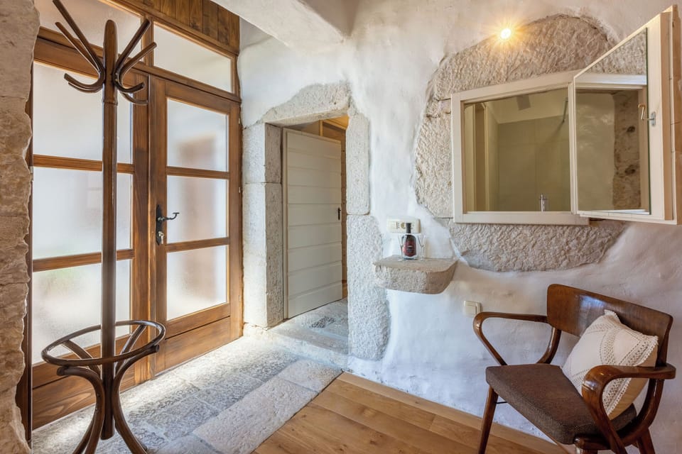 House | Iron/ironing board, free WiFi
