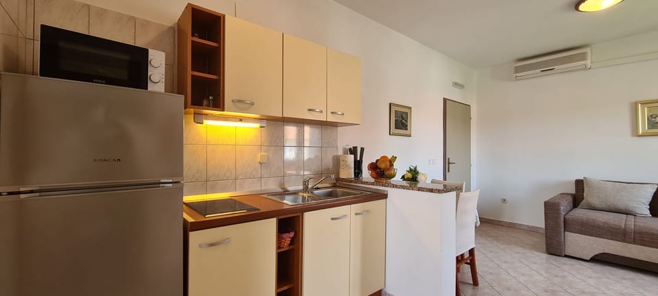 Apartment (A1) | Private kitchen | Fridge, microwave, stovetop, espresso maker