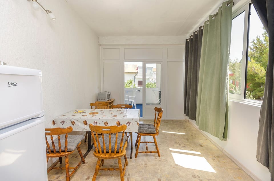 Apartment (A1) | Private kitchen | Fridge, microwave, oven, stovetop