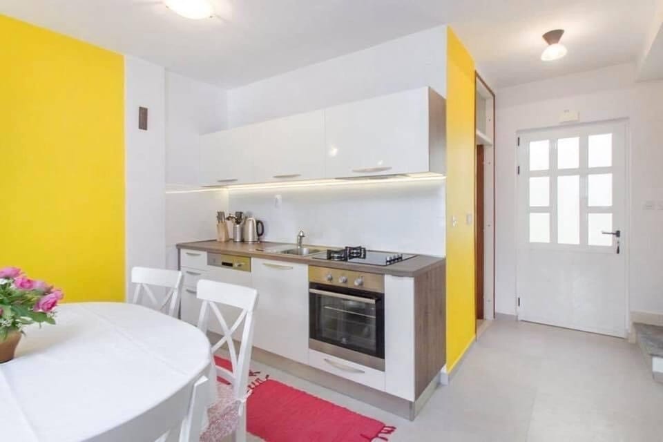 Apartment (A1) | Private kitchen | Fridge, oven, stovetop, dishwasher