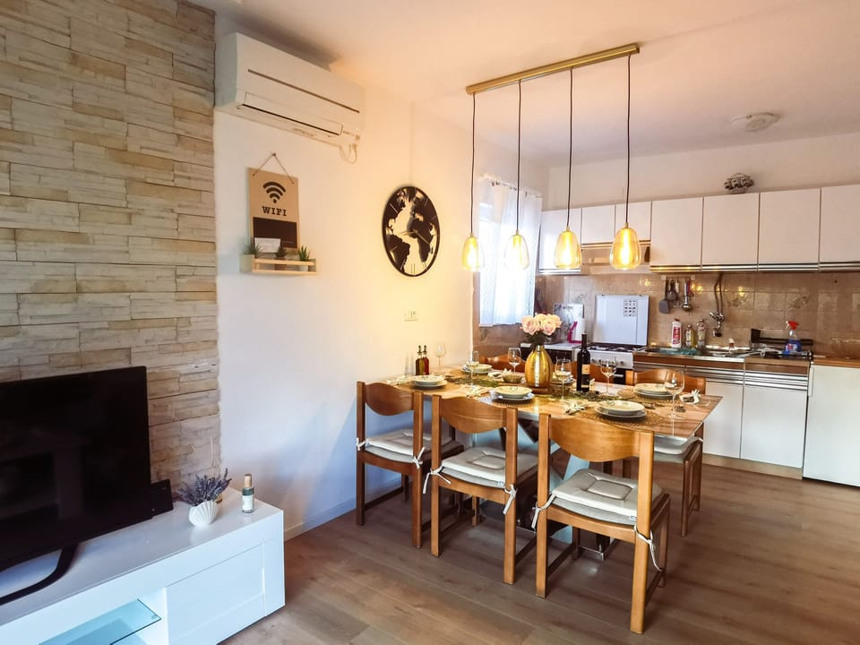 House | Private kitchen | Fridge, microwave, oven, stovetop