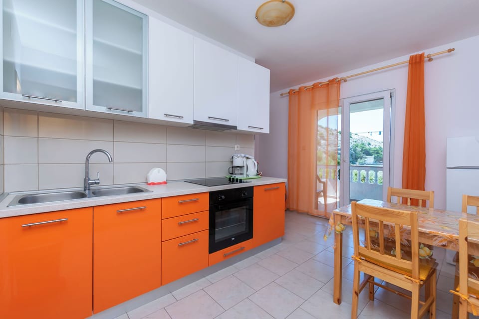 Apartment (A5) | Private kitchen | Fridge, oven, stovetop, espresso maker