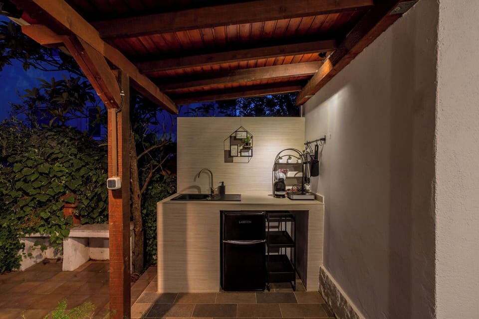 House | Outdoor dining