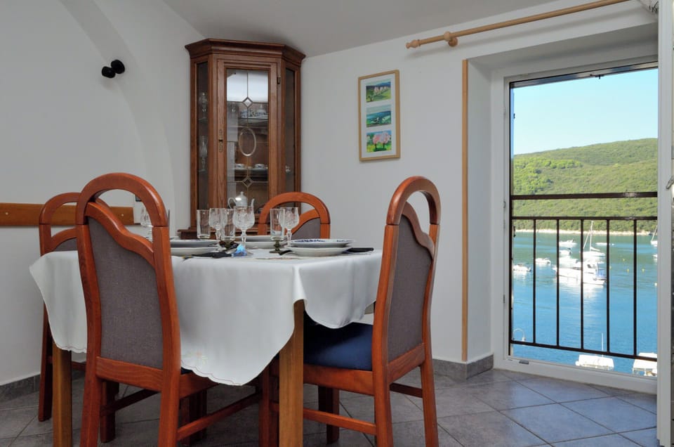 Apartment (A2) | Dining