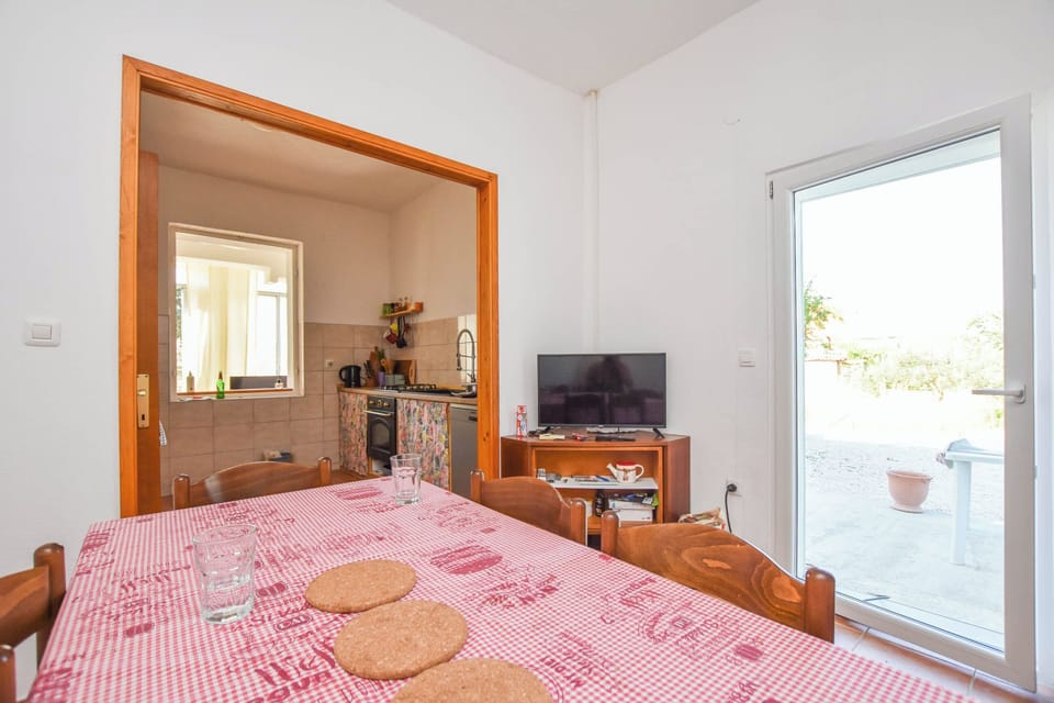 House | Private kitchen | Fridge, microwave, oven, stovetop