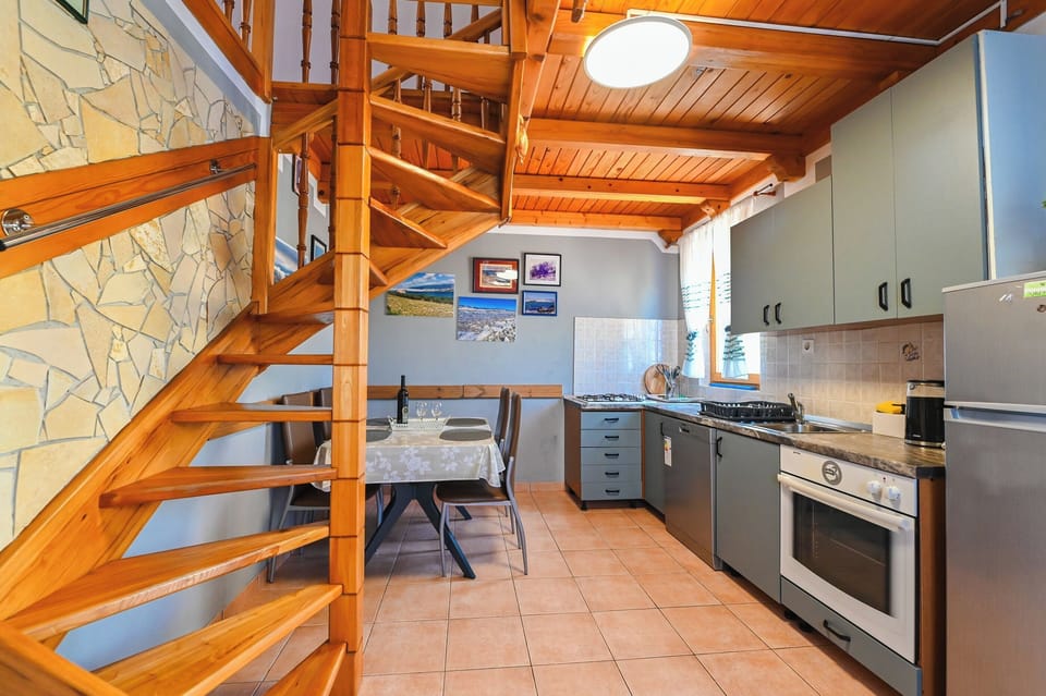 House | Private kitchen | Fridge, oven, stovetop, dishwasher