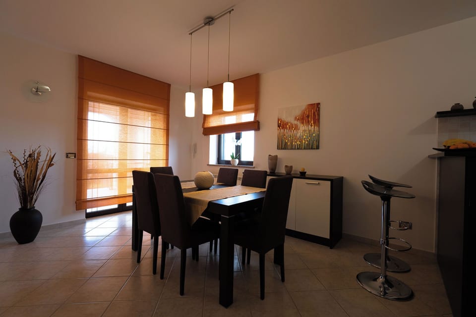 Apartment (A1) | Dining