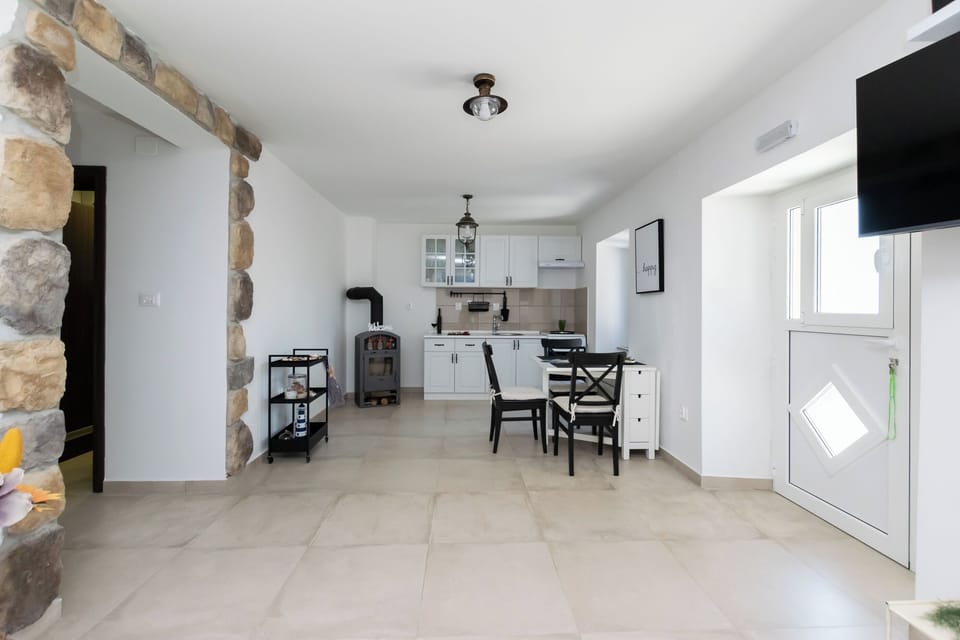 House | Private kitchen | Fridge, microwave, oven, stovetop