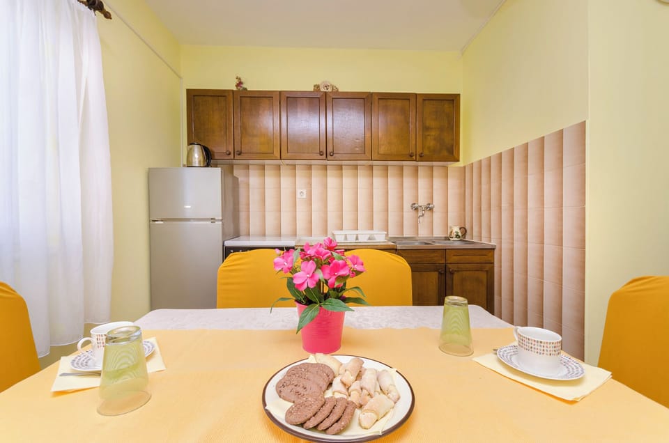 Apartment (A1) | Private kitchen | Fridge, stovetop, espresso maker, electric kettle