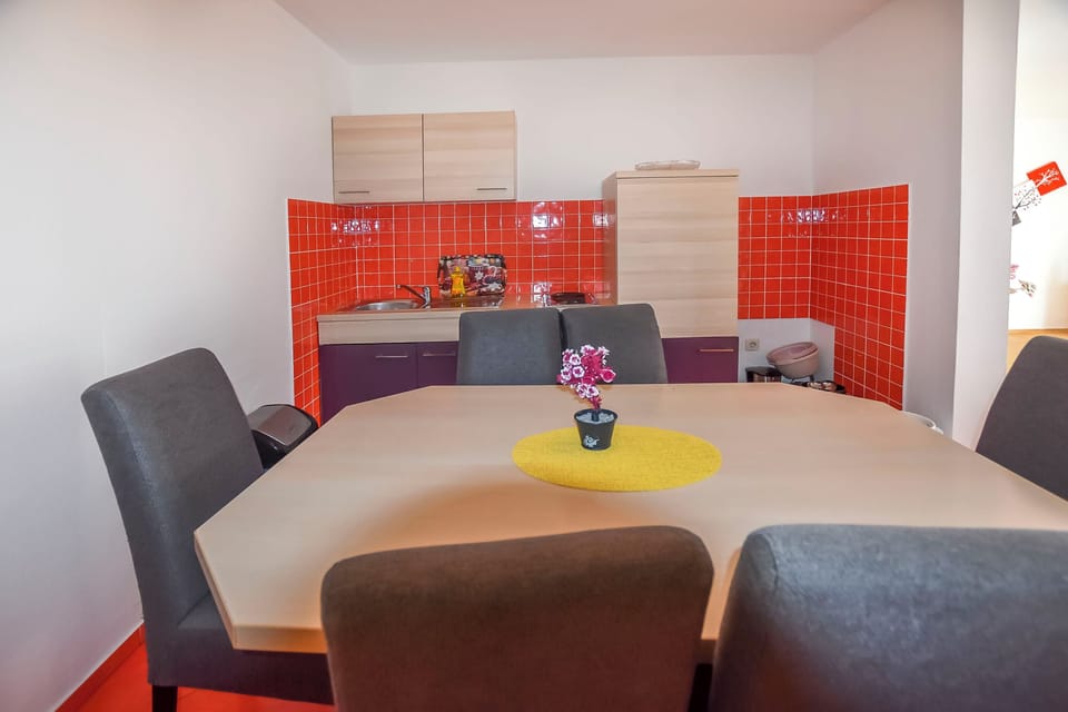 House | Private kitchen | Fridge, oven, stovetop, espresso maker