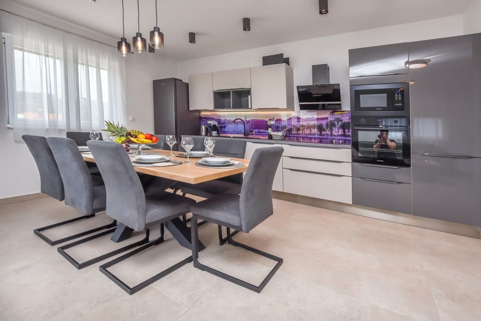 Apartment (A1) | Private kitchen | Fridge, microwave, oven, stovetop
