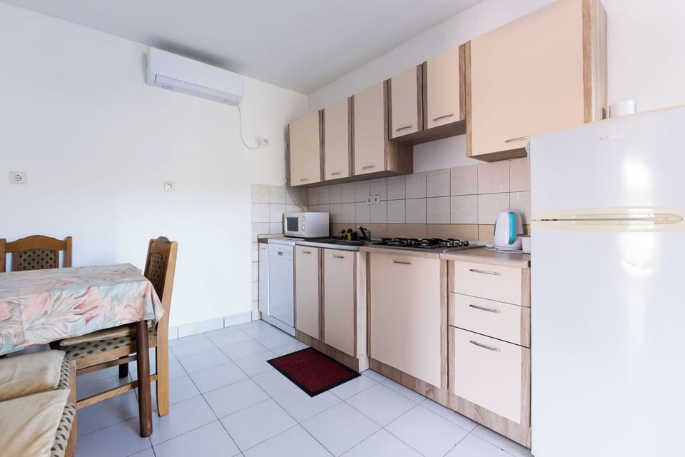 Apartment (A1) | Private kitchen | Fridge, microwave, stovetop, dishwasher