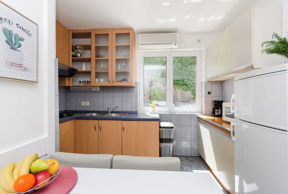 Apartment (A1) | Private kitchen | Fridge, oven, stovetop, espresso maker
