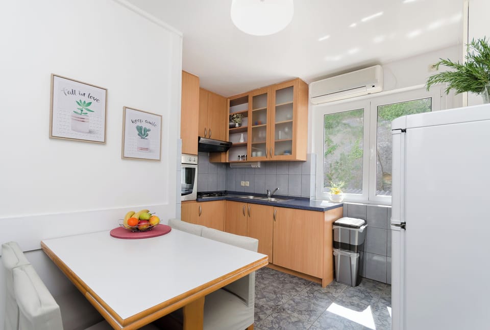 Apartment (A1) | Private kitchen | Fridge, oven, stovetop, espresso maker