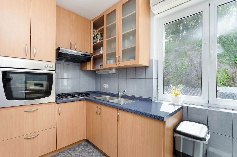 Apartment (A1) | Private kitchen | Fridge, oven, stovetop, espresso maker