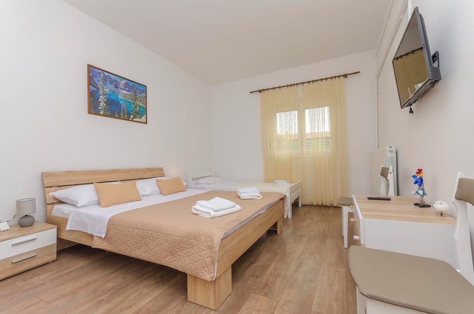 House | Iron/ironing board, free WiFi