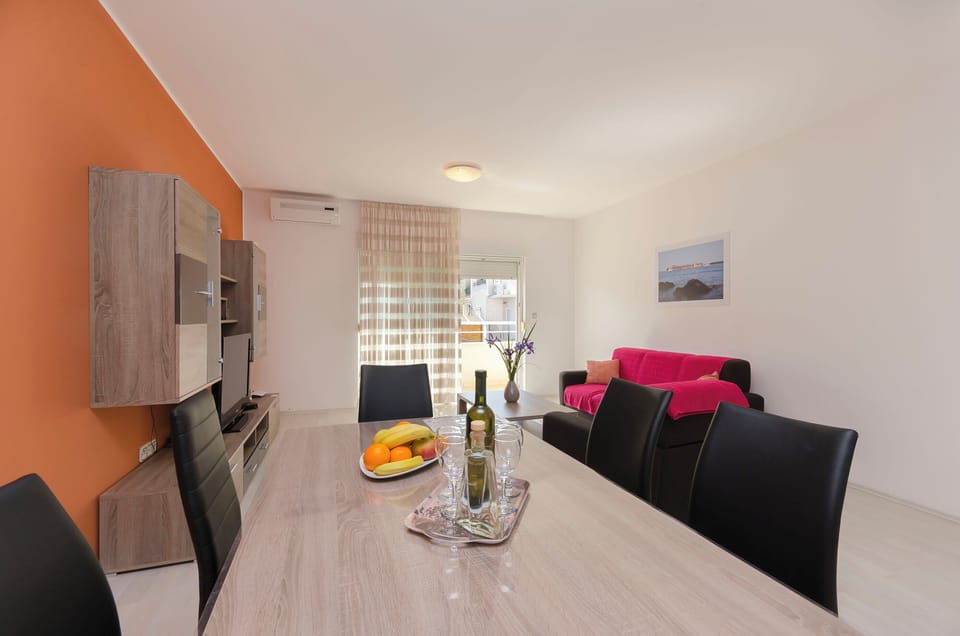 Apartment (A1) | Dining