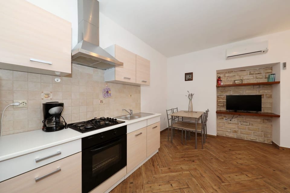 House | Private kitchen | Fridge, oven, stovetop, dishwasher