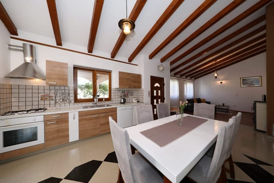 House | Private kitchen | Fridge, oven, stovetop, dishwasher