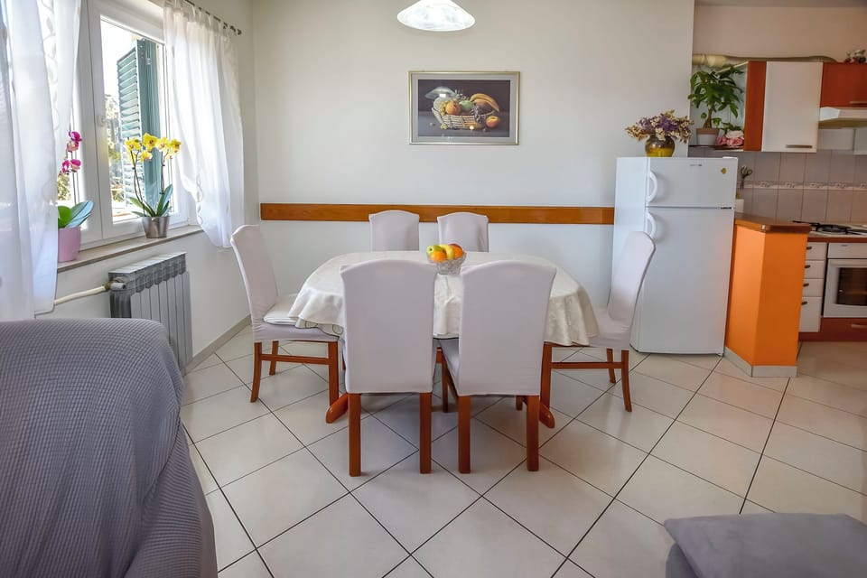 Apartment (A1) | Dining