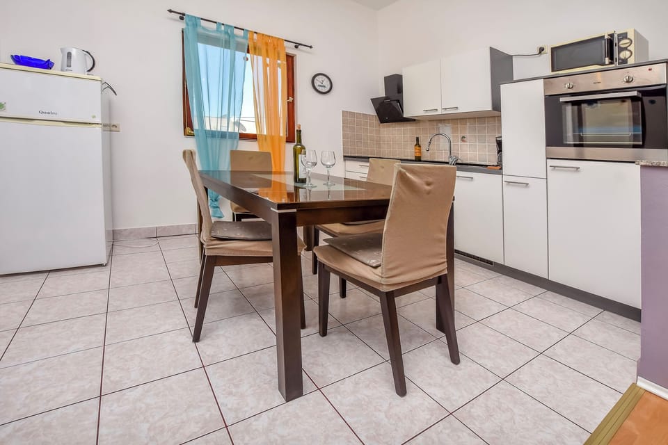 Apartment (A1) | Dining